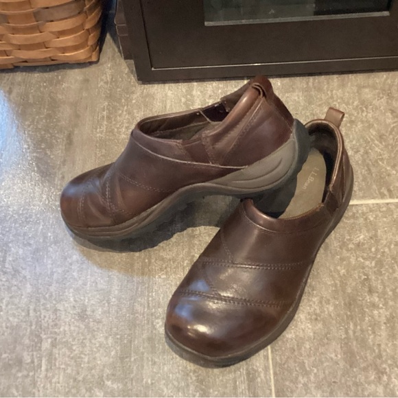 LL Bean Women’s Brown Leather Clog Slip On - Picture 3 of 8